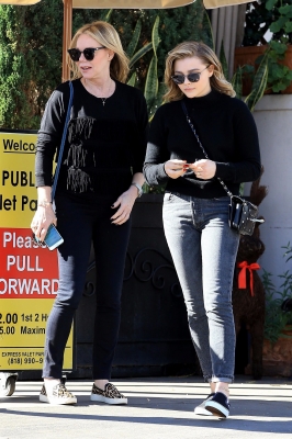 Enjoys_a_lunch_with_her_family_at_Il_Pastaio_in_Beverly_Hills2C_CA_281229.jpg