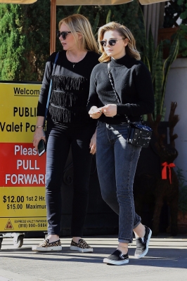 Enjoys_a_lunch_with_her_family_at_Il_Pastaio_in_Beverly_Hills2C_CA_281429.jpg