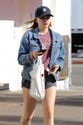 Keeps_it_casual_while_stopping_by_a_CVS_pharmacy_in_Studio_City2C_CA_28429.jpg