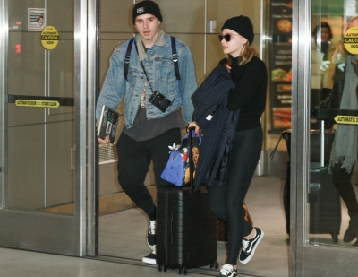 Spotted_at_JFK_Airport_with_Brooklyn_Beckham_in_NYC_281629.jpg