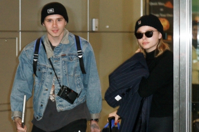 Spotted_at_JFK_Airport_with_Brooklyn_Beckham_in_NYC_28429.jpg