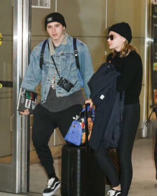 Spotted_at_JFK_Airport_with_Brooklyn_Beckham_in_NYC_28529.jpg