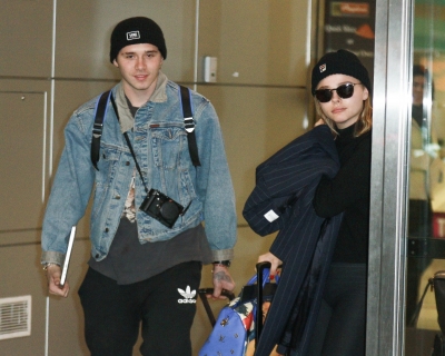 Spotted_at_JFK_Airport_with_Brooklyn_Beckham_in_NYC_28829.jpg
