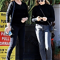 Enjoys_a_lunch_with_her_family_at_Il_Pastaio_in_Beverly_Hills2C_CA_281029.jpg