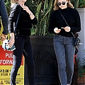 Enjoys_a_lunch_with_her_family_at_Il_Pastaio_in_Beverly_Hills2C_CA_28929.jpg
