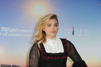 Chloe-Moretz_-Paying-Homage-Photocall-at-42th-Deauville-US-Film-Festival--02.jpg