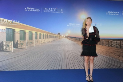 Chloe-Moretz_-Paying-Homage-Photocall-at-42th-Deauville-US-Film-Festival--11.jpg