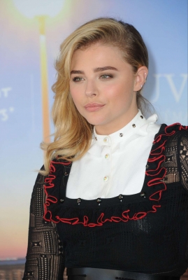 Chloe-Moretz_-Paying-Homage-Photocall-at-42th-Deauville-US-Film-Festival--18.jpg