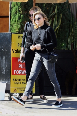 Enjoys_a_lunch_with_her_family_at_Il_Pastaio_in_Beverly_Hills2C_CA_281729.jpg