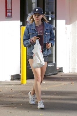 Keeps_it_casual_while_stopping_by_a_CVS_pharmacy_in_Studio_City2C_CA_28229.jpg