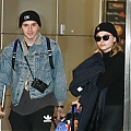 Spotted_at_JFK_Airport_with_Brooklyn_Beckham_in_NYC_281229.jpg