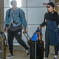 Spotted_at_JFK_Airport_with_Brooklyn_Beckham_in_NYC_281729.jpg