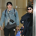 Spotted_at_JFK_Airport_with_Brooklyn_Beckham_in_NYC_28829.jpg